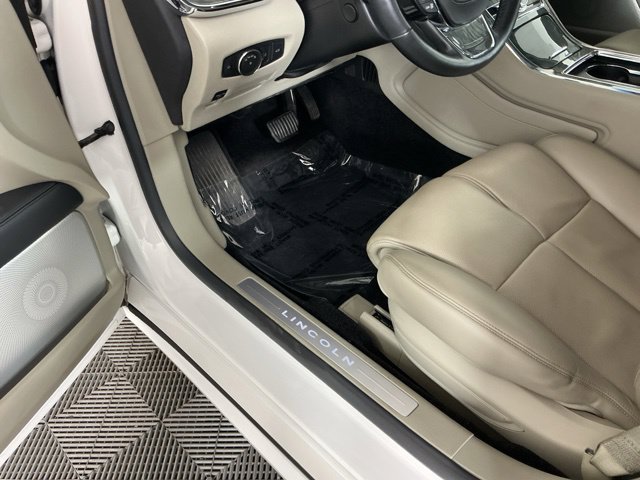 Used 2017 Lincoln Continental Reserve w/ Luxury Package AWD/4WD image 18