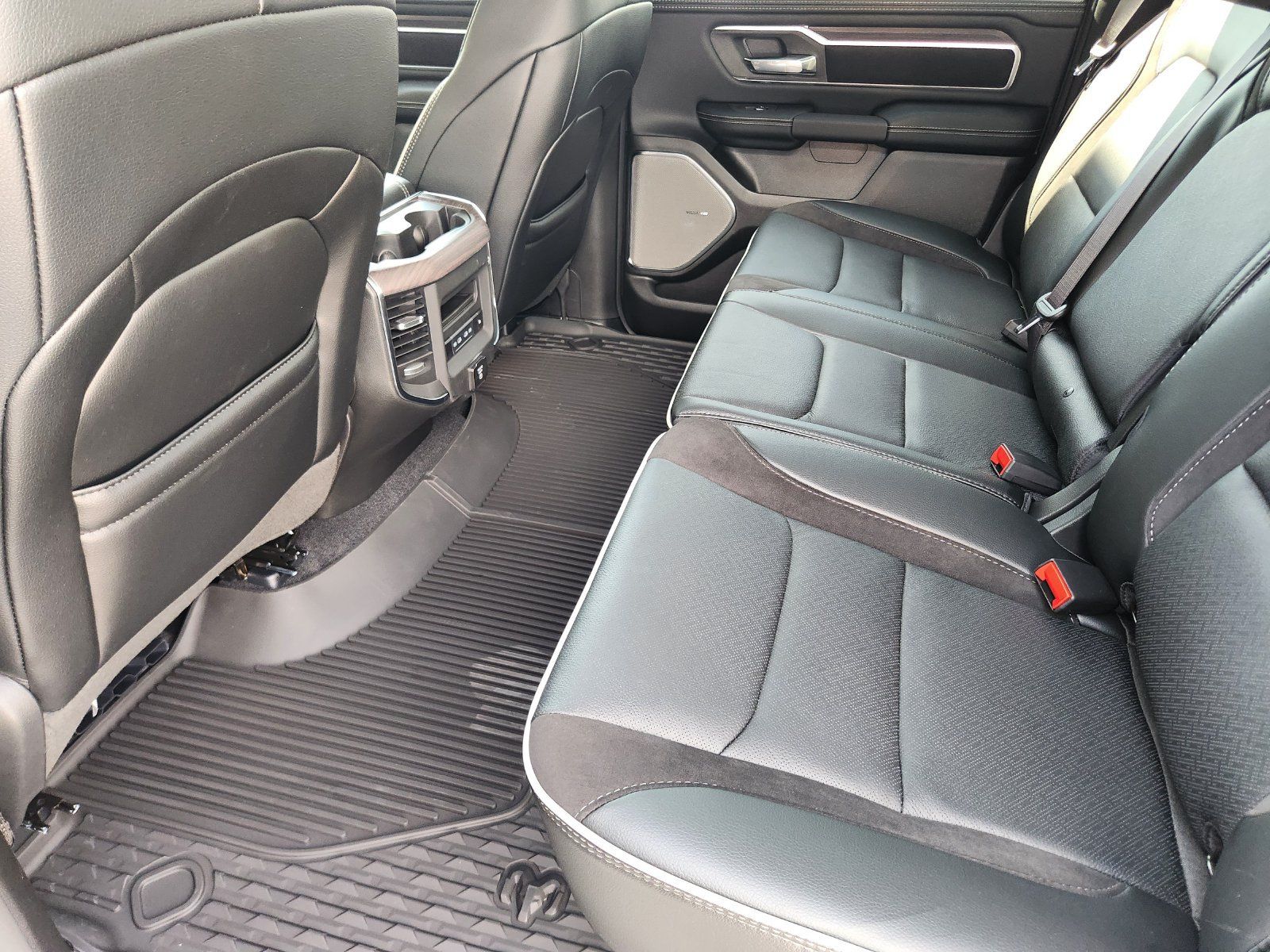 New 2026 RAM 1500 Laramie AWD/4WD image 25