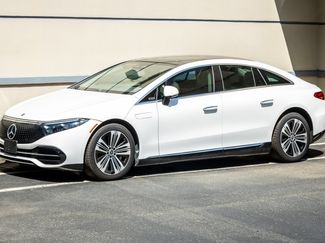 Used 2022 Mercedes-Benz EQS 450+ Sedan video 3