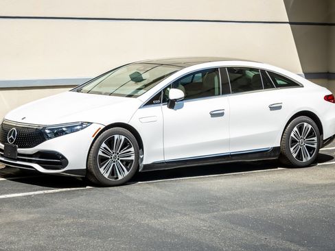 Used 2022 Mercedes-Benz EQS 450+ Sedan image 3