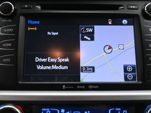 Used 2019 Toyota Highlander XLE w/ Carpet Mat Package (TMS) AWD/4WD image 17