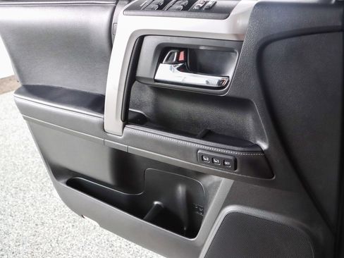 Used 2022 Toyota 4Runner Limited AWD/4WD image 22