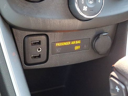 Used 2022 Chevrolet Trax LT w/ LT Convenience Package AWD/4WD image 24