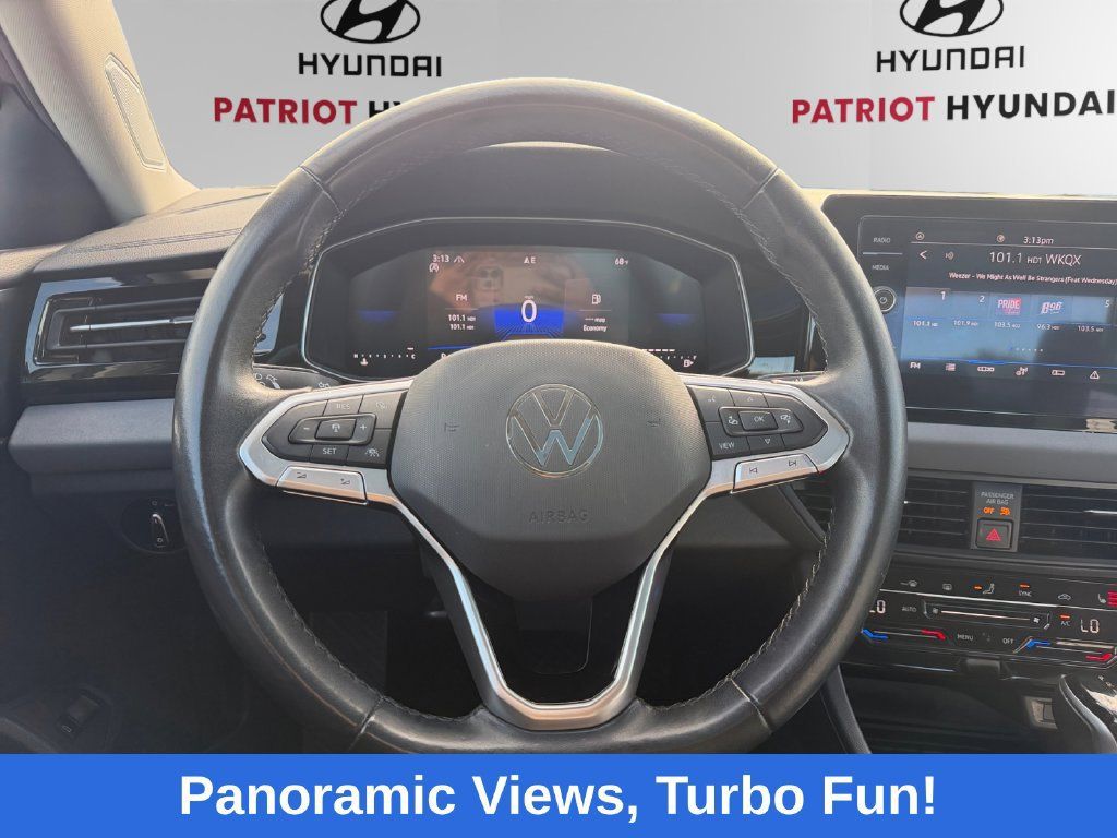 Used 2025 Volkswagen Jetta SE FWD image 12