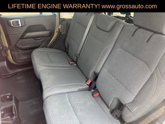 Used 2026 Jeep Wrangler Unlimited Sahara AWD/4WD image 32