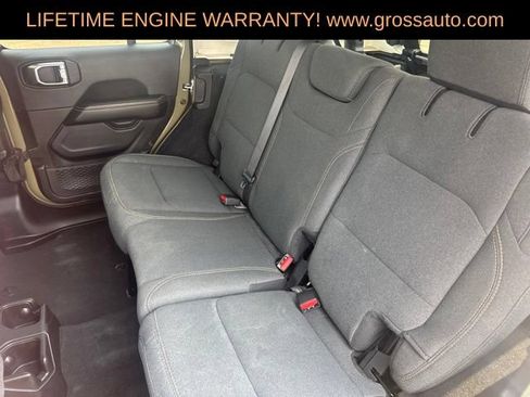 Used 2026 Jeep Wrangler Unlimited Sahara AWD/4WD image 32