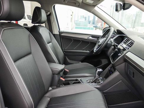 Used 2022 Volkswagen Tiguan SE FWD image 15