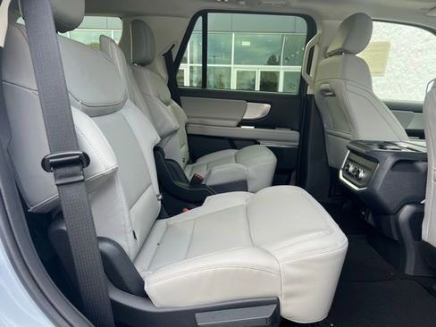 New 2026 Ford Expedition Active image 7