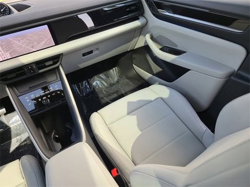 New 2025 Porsche Macan 4 Electric image 20