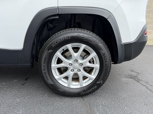 Used 2014 Jeep Cherokee Latitude AWD/4WD image 10