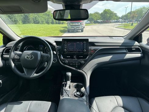 Used 2022 Toyota Camry SE w/ Convenience Package FWD image 4