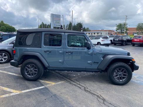 Used 2025 Jeep Wrangler Unlimited Sport AWD/4WD image 6