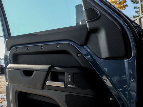 Used 2025 Land Rover Defender 110 S image 11