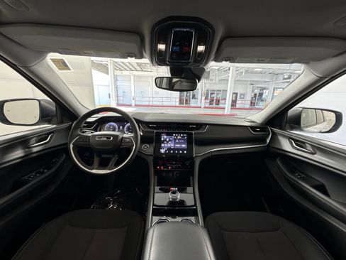 Used 2023 Jeep Grand Cherokee L Laredo image 22