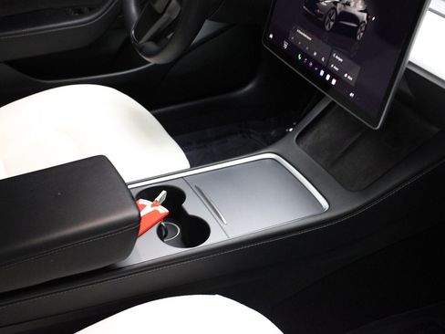 Used 2022 Tesla Model 3 image 31