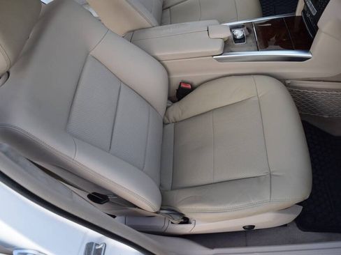 Used 2014 Mercedes-Benz E 350 4MATIC Sedan image 50