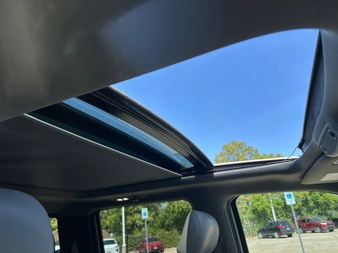 Used 2019 Ford F150 Lariat AWD/4WD image 6