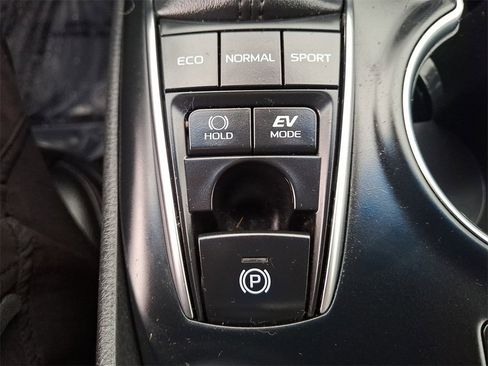 Used 2018 Toyota Camry XLE image 26