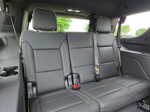 Used 2025 Chevrolet Tahoe Premier RWD image 32