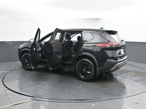 Used 2023 Nissan Rogue S image 46