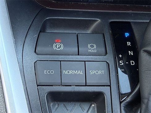 Used 2020 Toyota RAV4 Limited image 19