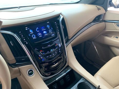 Used 2018 Cadillac Escalade Platinum RWD image 19