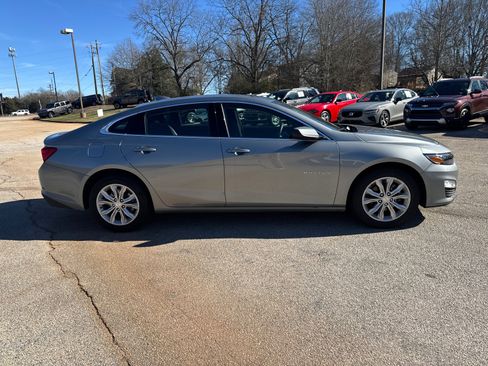 Used 2025 Chevrolet Malibu LT image 4