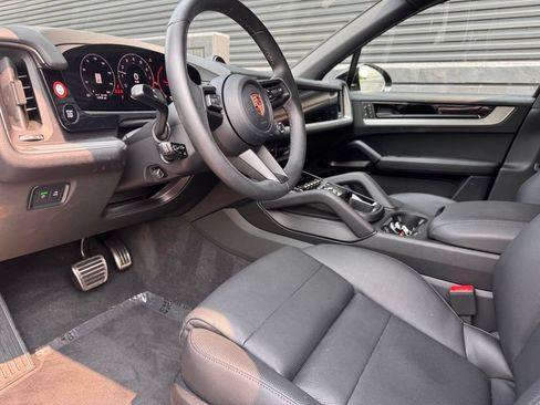 Certified 2026 Porsche Cayenne S AWD/4WD image 4