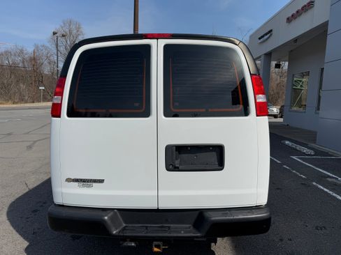 Used 2022 Chevrolet Express 3500 image 7