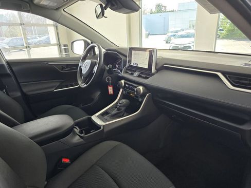Used 2025 Toyota RAV4 LE image 86