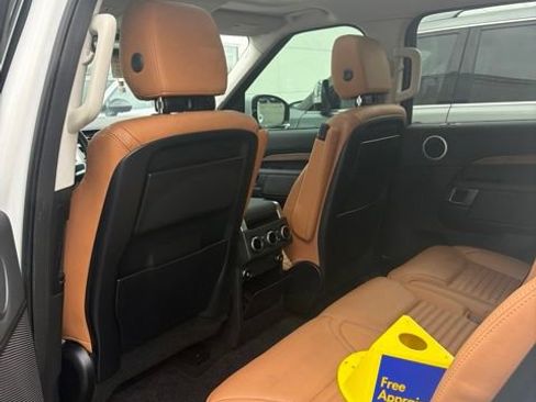 Used 2018 Land Rover Discovery HSE AWD/4WD image 10