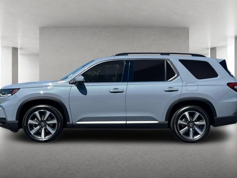 Used 2025 Honda Pilot Touring image 7