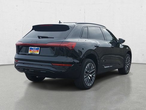 Used 2024 Audi Q8 e-tron Prestige w/ Prestige Package AWD/4WD image 5