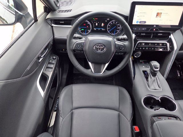 Used 2023 Toyota Venza XLE AWD/4WD image 6