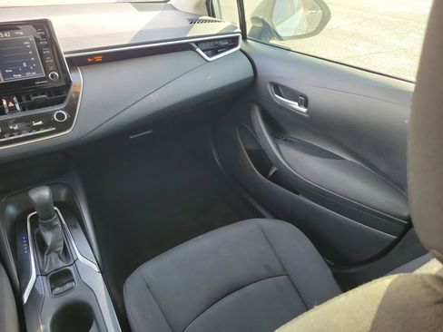 Used 2021 Toyota Corolla LE image 11