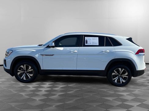 Used 2025 Volkswagen Atlas Cross Sport SE image 2