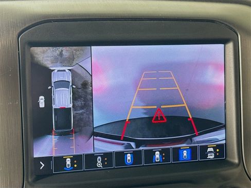 Used 2023 GMC Sierra 2500 AT4 w/ AT4 Preferred Package image 12