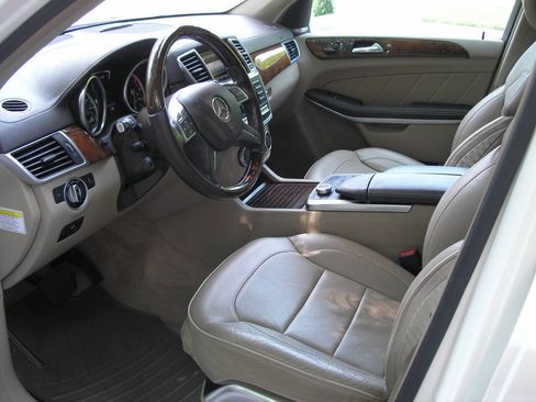 Used 2013 Mercedes-Benz GL 450 4MATIC image 3