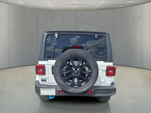 Used 2023 Jeep Wrangler Unlimited Sahara w/ Cold Weather Group AWD/4WD image 4