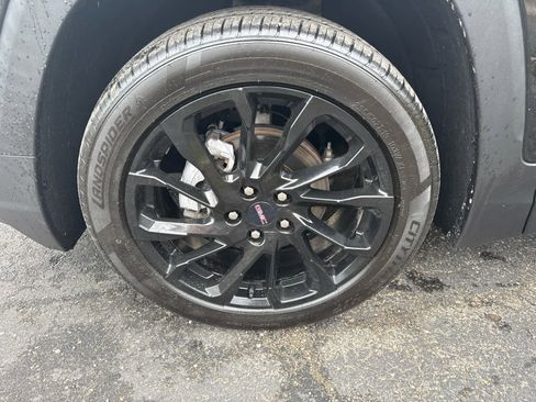 Used 2023 GMC Terrain SLE w/ Driver Convenience Package image 3