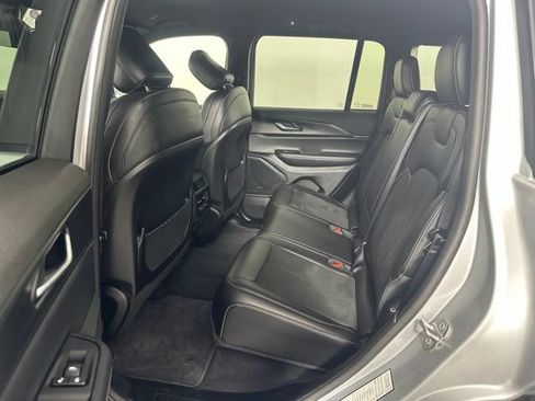 Used 2025 Jeep Grand Cherokee Altitude AWD/4WD image 29
