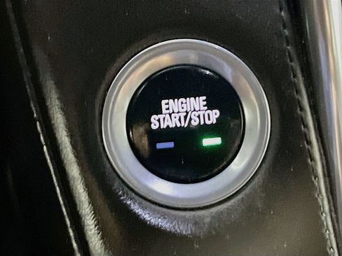 Used 2019 Cadillac Escalade Platinum RWD image 23