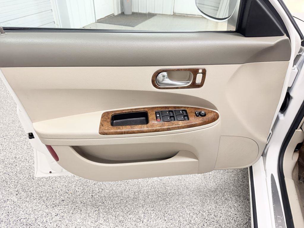 Used 2006 Buick LaCrosse CXL w/ Chrome Appearance Package FWD image 19