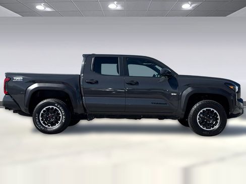 Used 2025 Toyota Tacoma TRD Off-Road AWD/4WD image 2