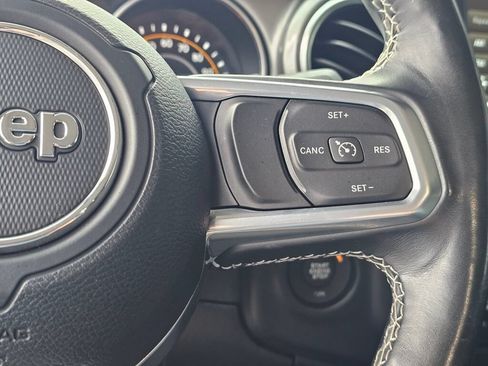 Used 2020 Jeep Wrangler Unlimited Sahara w/ Uconnect 4C Nav & Sound Group AWD/4WD image 30