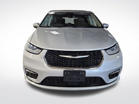Used 2023 Chrysler Pacifica Touring-L FWD image 9