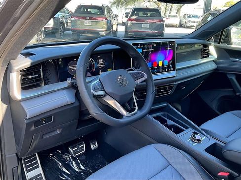 New 2026 Volkswagen Tiguan SE R-Line FWD image 8