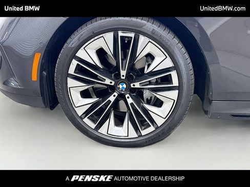 Used 2024 BMW 540i xDrive w/ Premium Package AWD/4WD image 2
