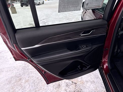 Used 2023 Jeep Grand Cherokee L Limited image 14