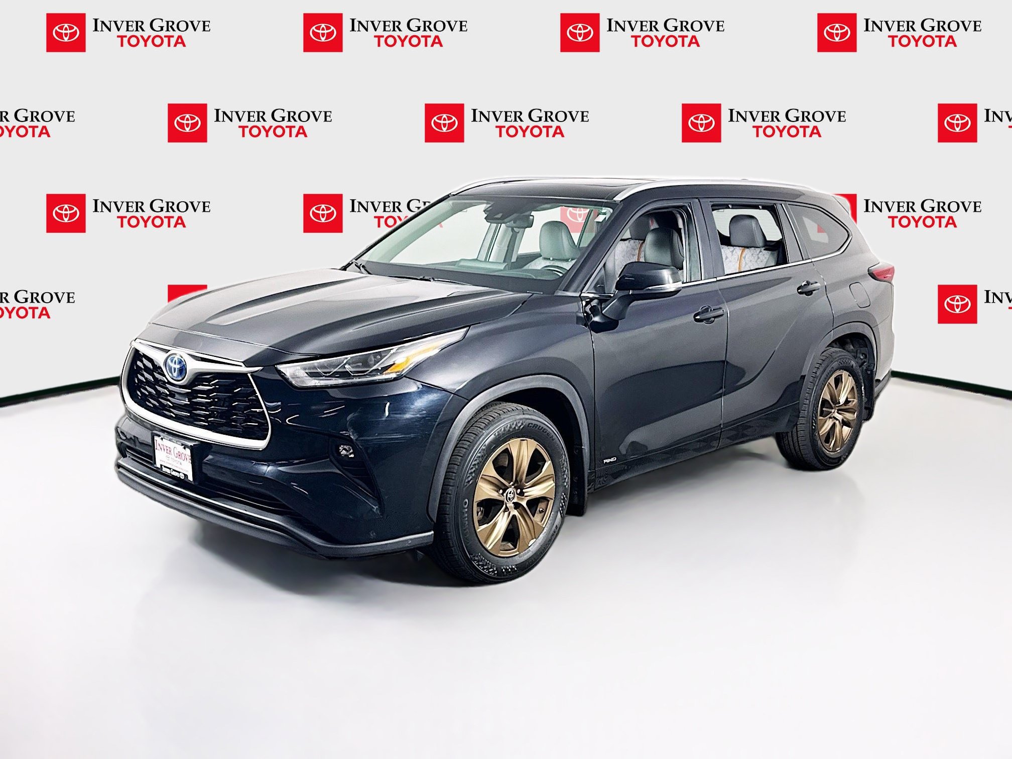 Used 2023 Toyota Highlander Bronze Edition AWD/4WD image 1